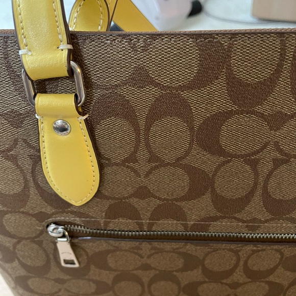 Coach Gallery Tote In Signature Canvas Retro Yellow CH504 NWT - Picture 9 of 13